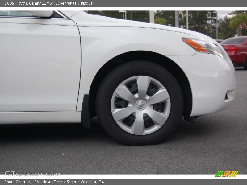 Super White / Bisque 2009 Toyota Camry LE V6