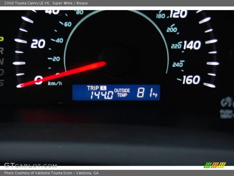 Super White / Bisque 2009 Toyota Camry LE V6