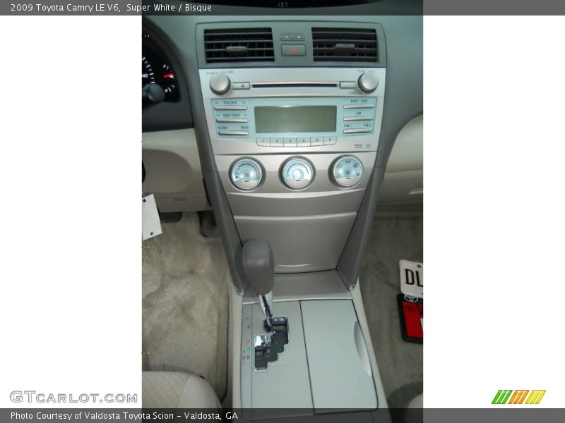 Super White / Bisque 2009 Toyota Camry LE V6