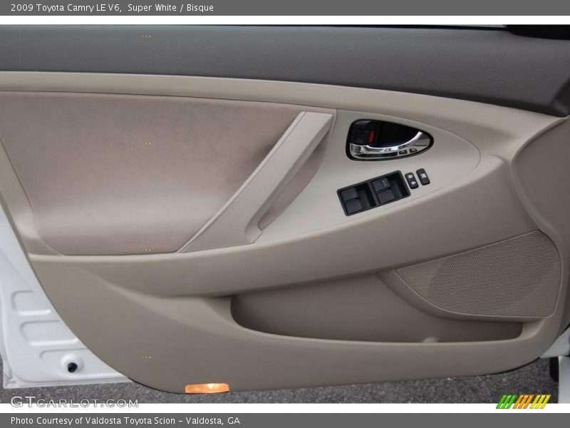 Super White / Bisque 2009 Toyota Camry LE V6