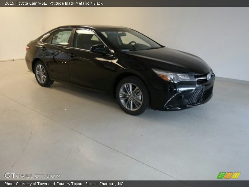 Front 3/4 View of 2015 Camry SE