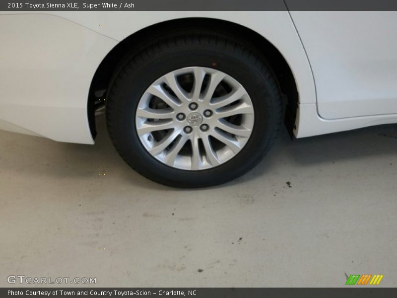 Super White / Ash 2015 Toyota Sienna XLE