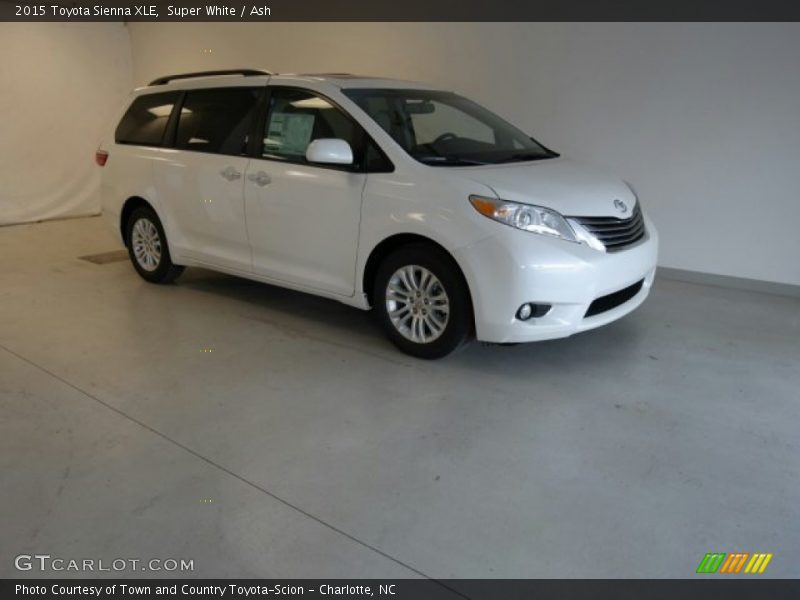 Super White / Ash 2015 Toyota Sienna XLE
