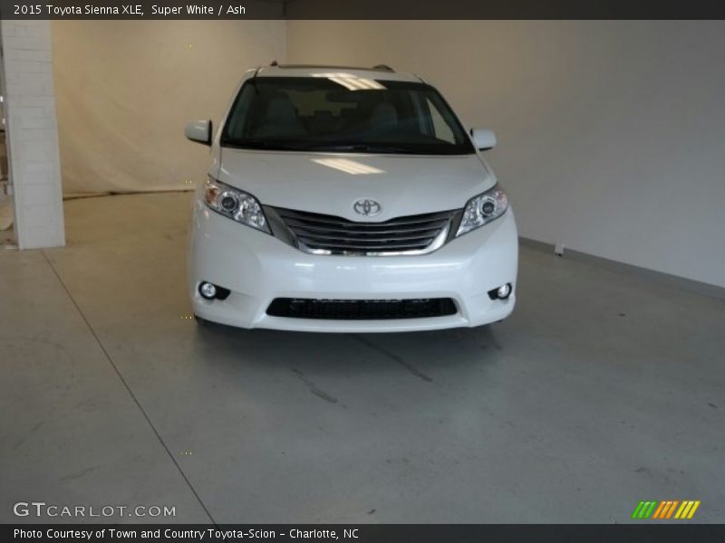 Super White / Ash 2015 Toyota Sienna XLE