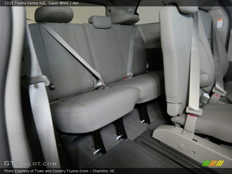 Super White / Ash 2015 Toyota Sienna XLE