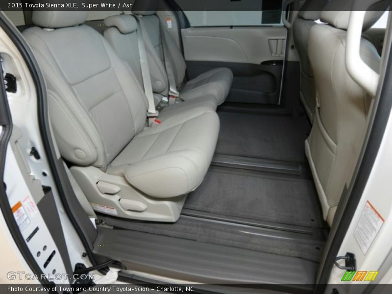 Super White / Ash 2015 Toyota Sienna XLE