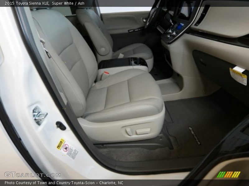 Super White / Ash 2015 Toyota Sienna XLE
