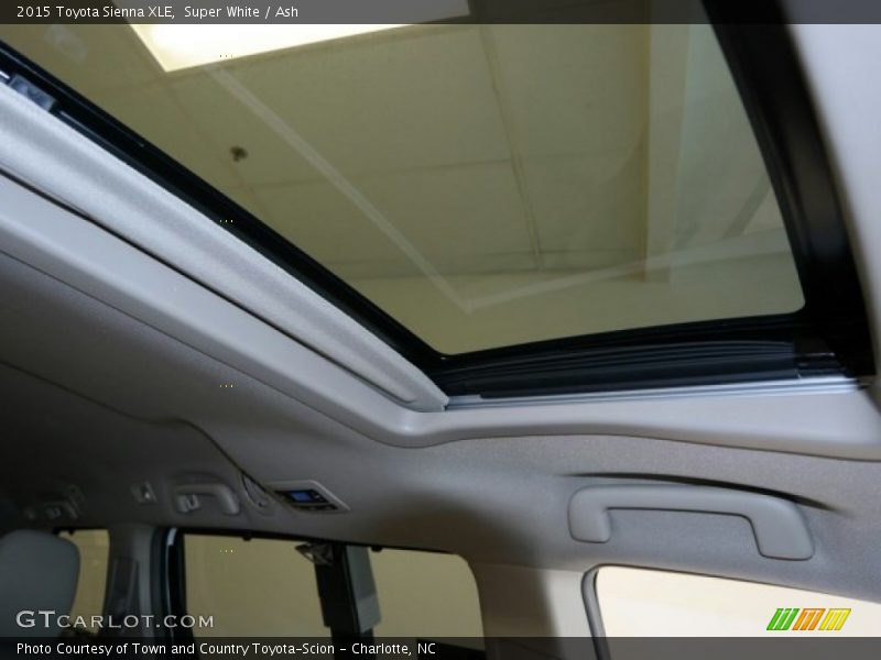 Super White / Ash 2015 Toyota Sienna XLE