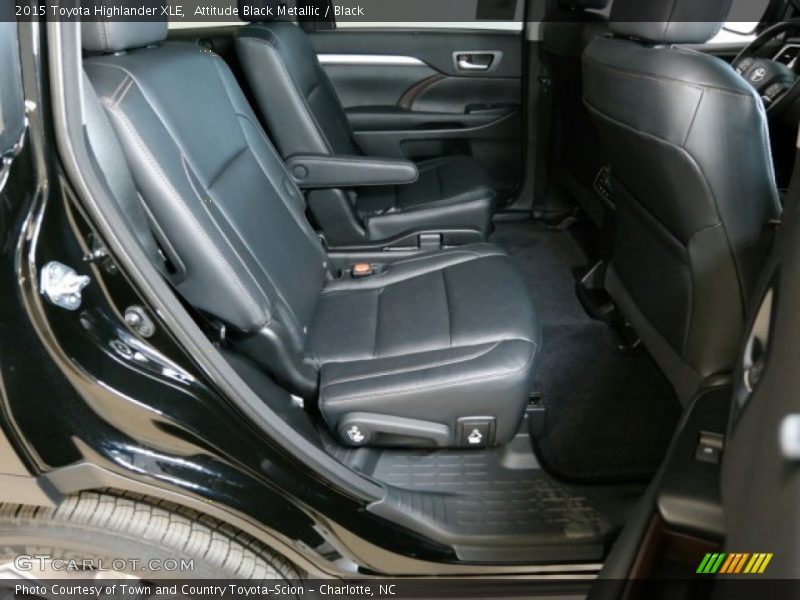 Attitude Black Metallic / Black 2015 Toyota Highlander XLE