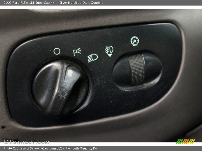 Silver Metallic / Dark Graphite 2002 Ford F150 XLT SuperCab 4x4