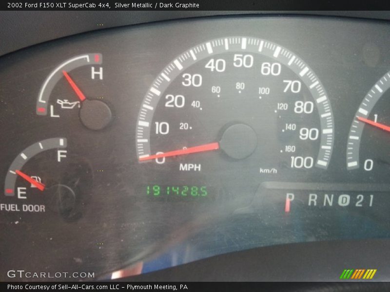 Silver Metallic / Dark Graphite 2002 Ford F150 XLT SuperCab 4x4