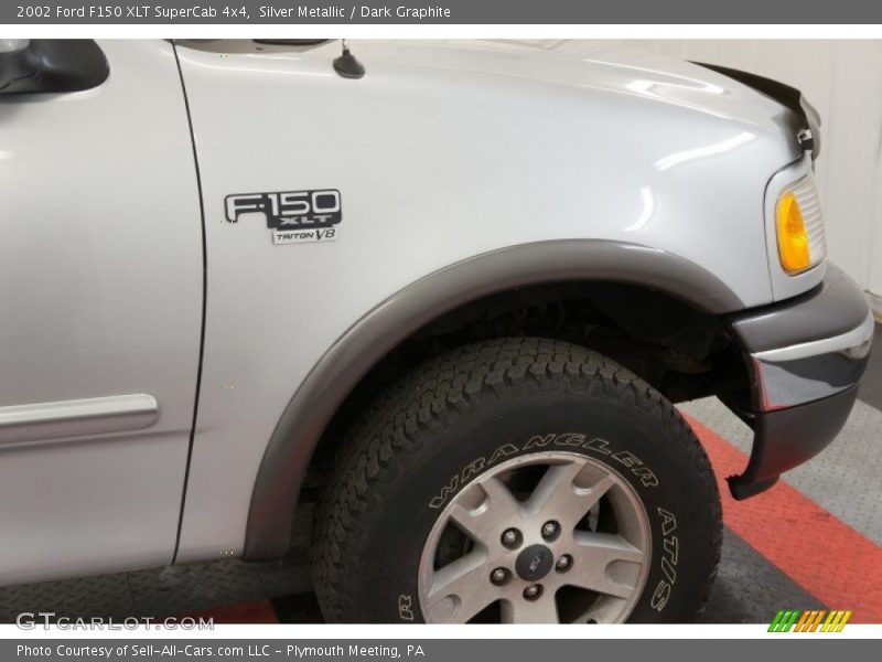 Silver Metallic / Dark Graphite 2002 Ford F150 XLT SuperCab 4x4