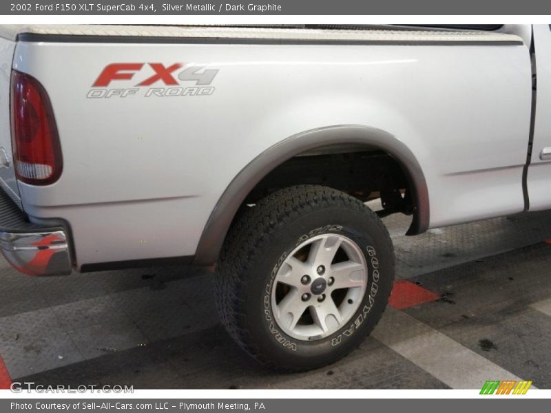 Silver Metallic / Dark Graphite 2002 Ford F150 XLT SuperCab 4x4