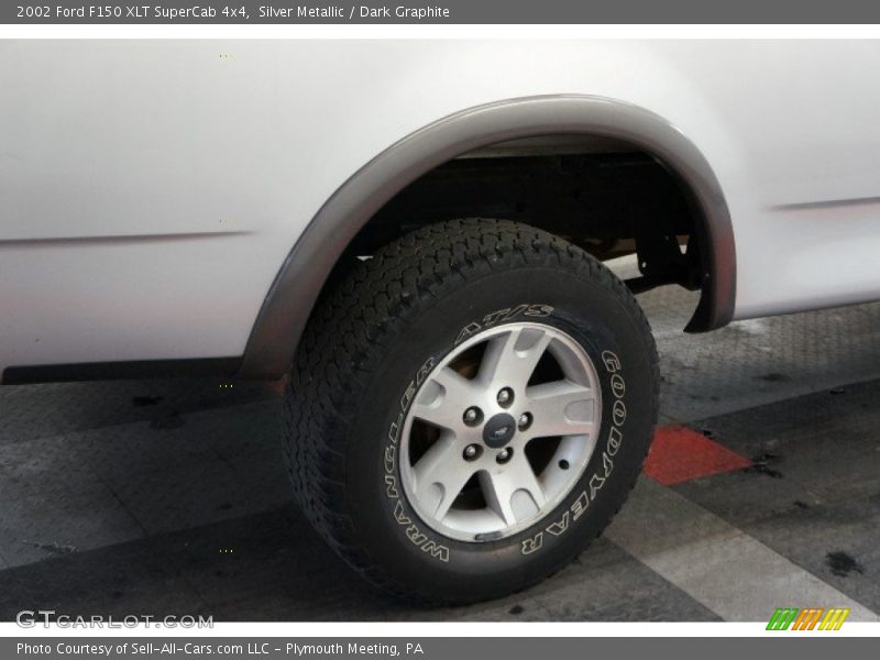 Silver Metallic / Dark Graphite 2002 Ford F150 XLT SuperCab 4x4