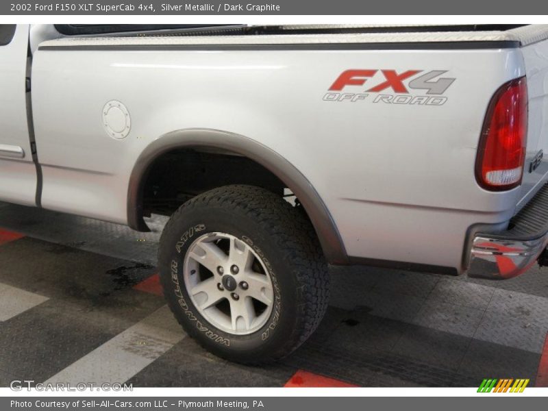 Silver Metallic / Dark Graphite 2002 Ford F150 XLT SuperCab 4x4