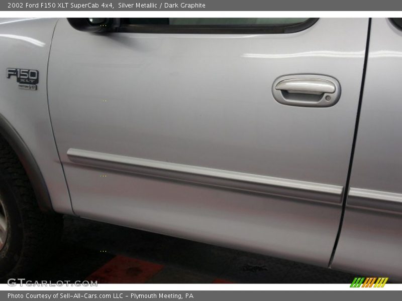 Silver Metallic / Dark Graphite 2002 Ford F150 XLT SuperCab 4x4