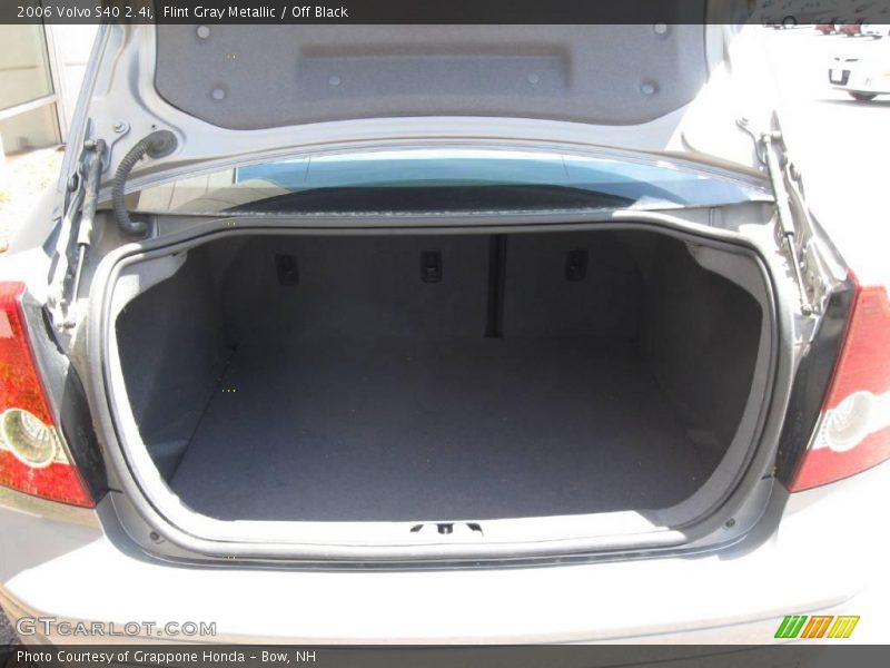 Flint Gray Metallic / Off Black 2006 Volvo S40 2.4i