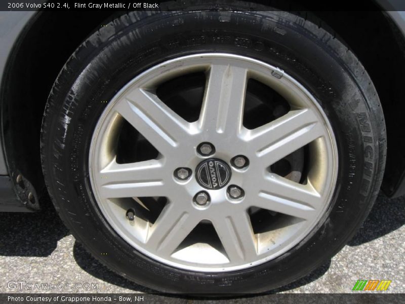 Flint Gray Metallic / Off Black 2006 Volvo S40 2.4i