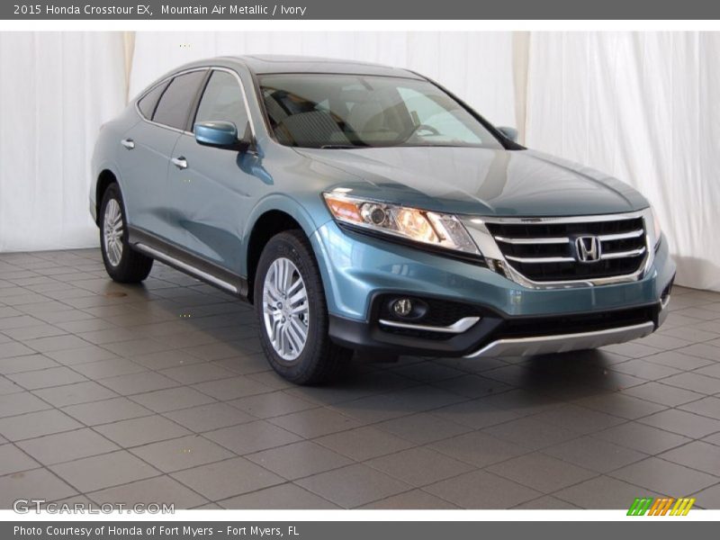 Front 3/4 View of 2015 Crosstour EX