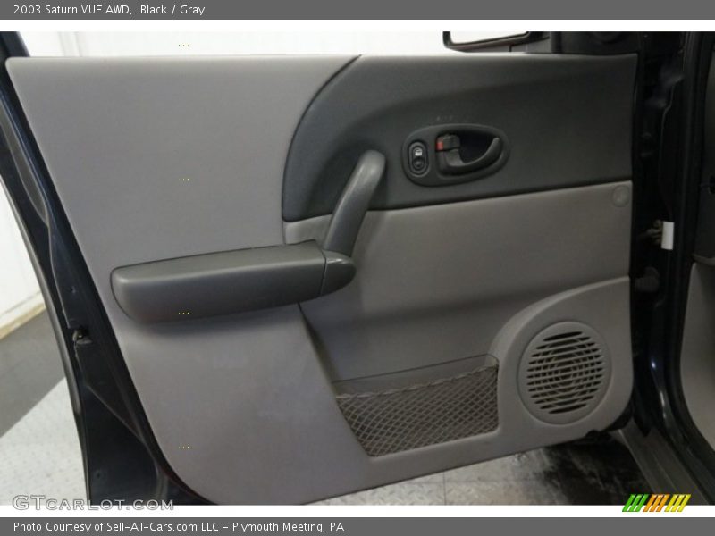 Black / Gray 2003 Saturn VUE AWD