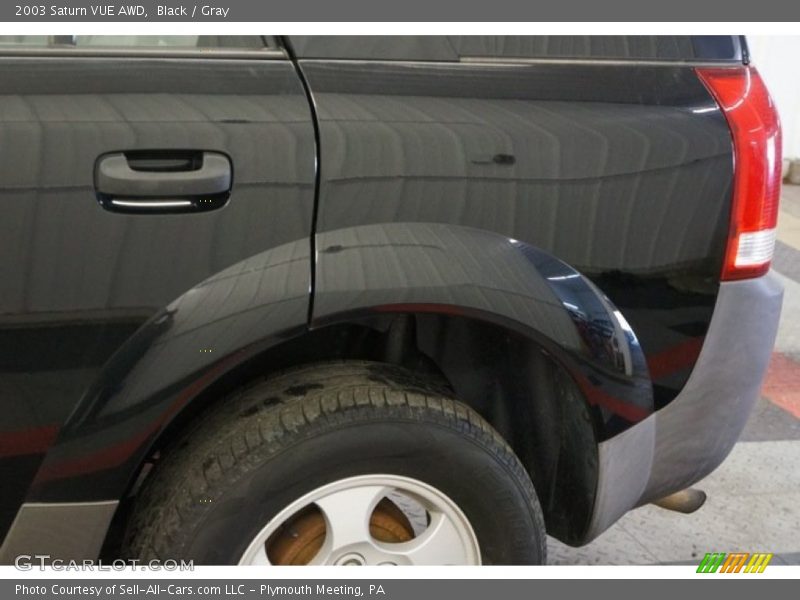 Black / Gray 2003 Saturn VUE AWD