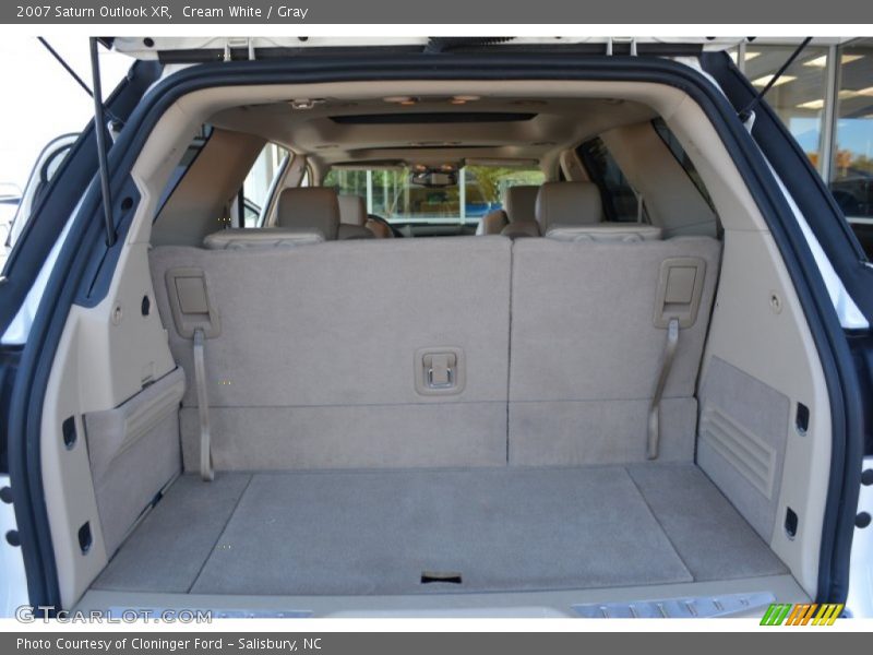 Cream White / Gray 2007 Saturn Outlook XR