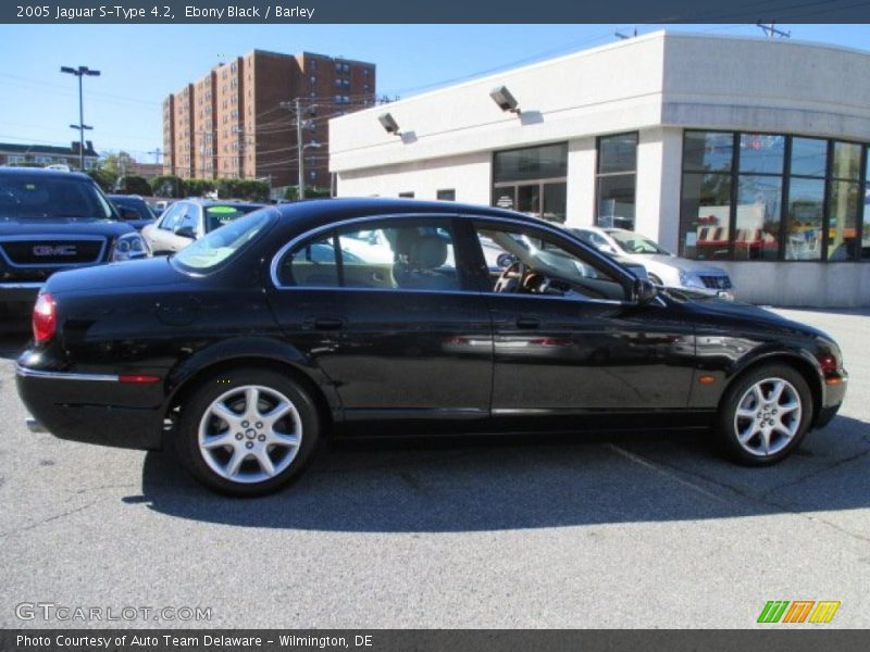 Ebony Black / Barley 2005 Jaguar S-Type 4.2