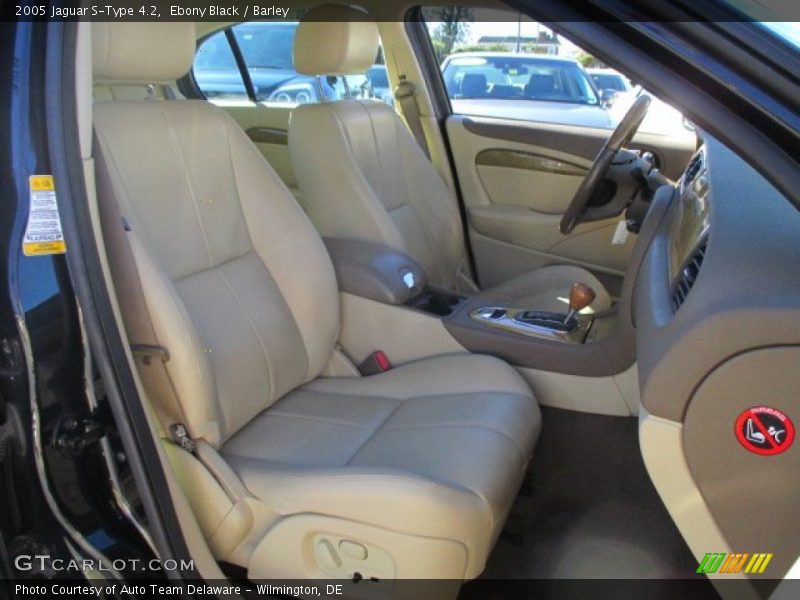 Ebony Black / Barley 2005 Jaguar S-Type 4.2