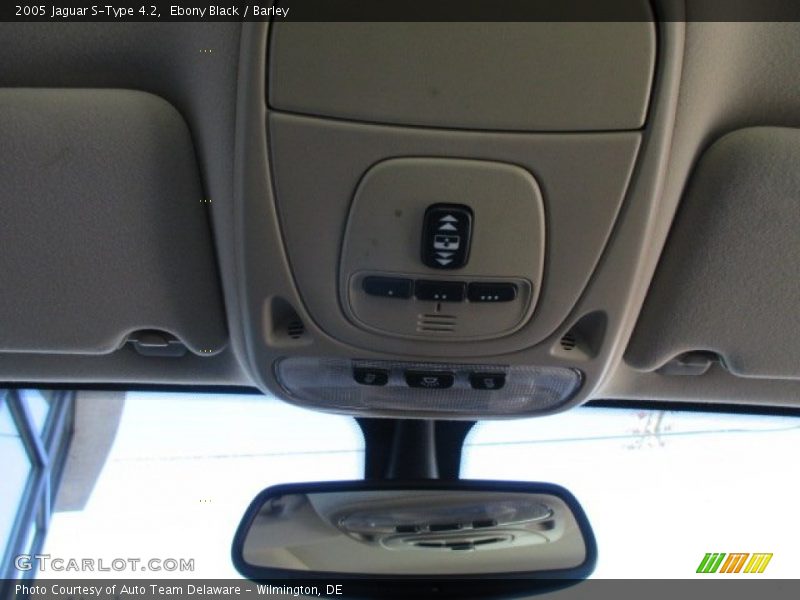 Ebony Black / Barley 2005 Jaguar S-Type 4.2