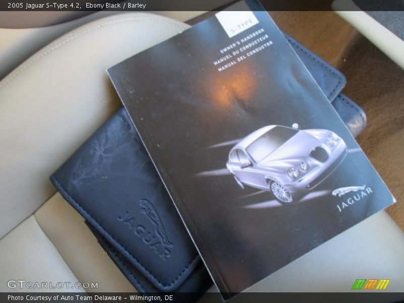 Ebony Black / Barley 2005 Jaguar S-Type 4.2