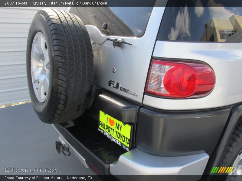 Titanium Metallic / Dark Charcoal 2007 Toyota FJ Cruiser