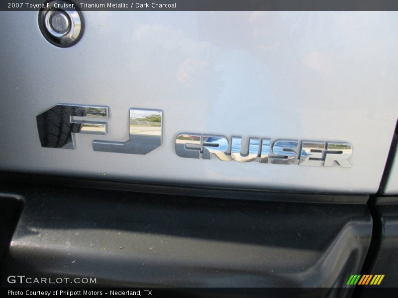 Titanium Metallic / Dark Charcoal 2007 Toyota FJ Cruiser