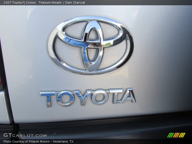 Titanium Metallic / Dark Charcoal 2007 Toyota FJ Cruiser