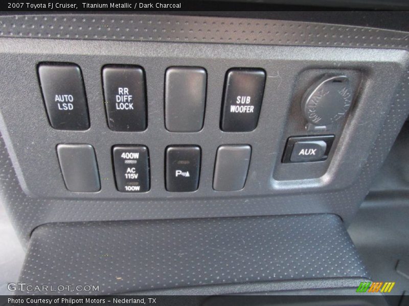 Titanium Metallic / Dark Charcoal 2007 Toyota FJ Cruiser