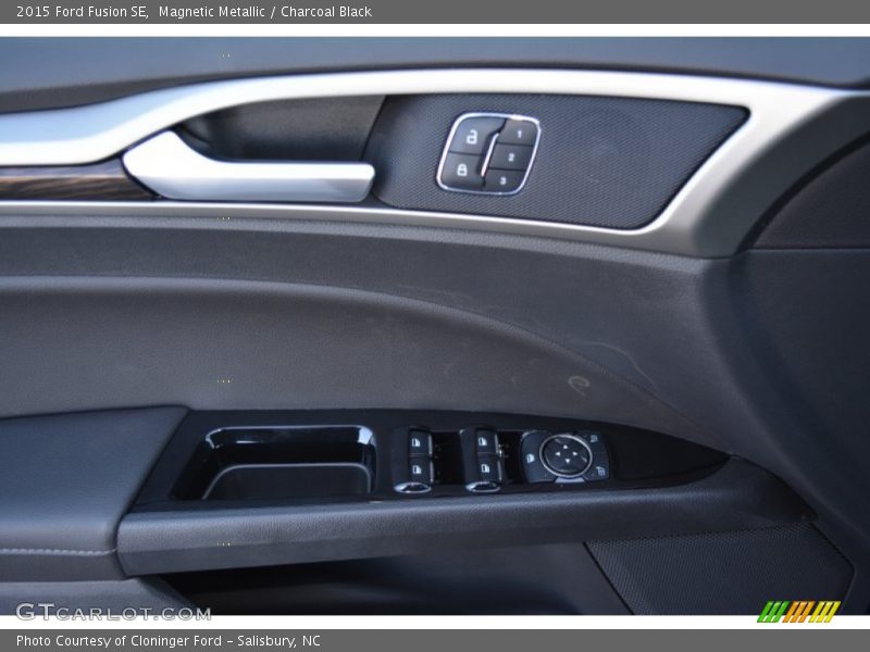 Magnetic Metallic / Charcoal Black 2015 Ford Fusion SE