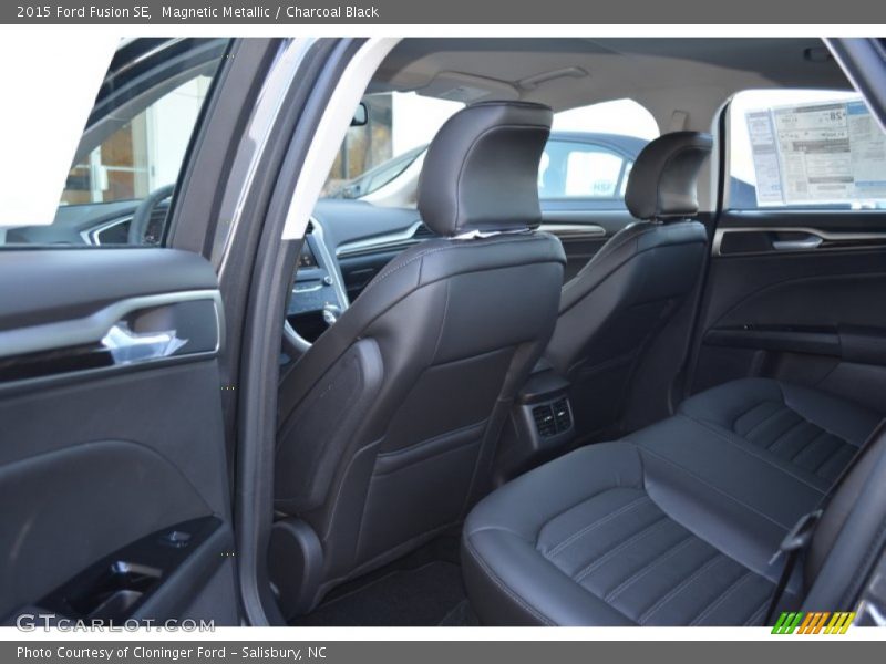 Magnetic Metallic / Charcoal Black 2015 Ford Fusion SE