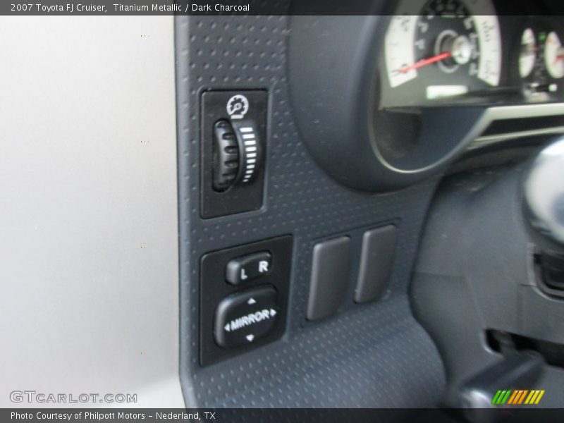 Titanium Metallic / Dark Charcoal 2007 Toyota FJ Cruiser
