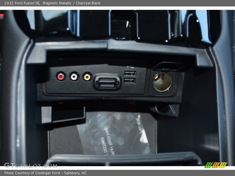 Magnetic Metallic / Charcoal Black 2015 Ford Fusion SE