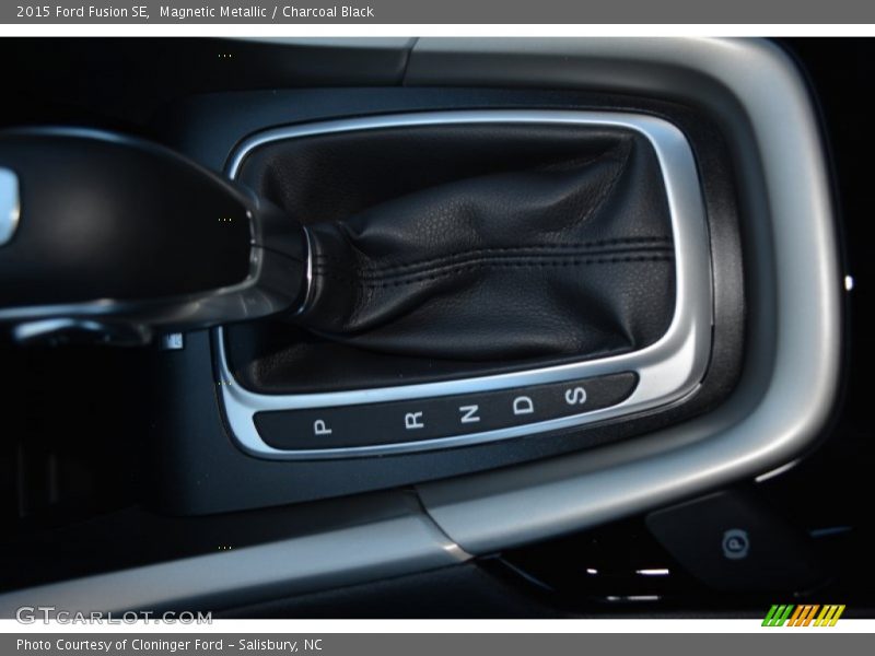 Magnetic Metallic / Charcoal Black 2015 Ford Fusion SE