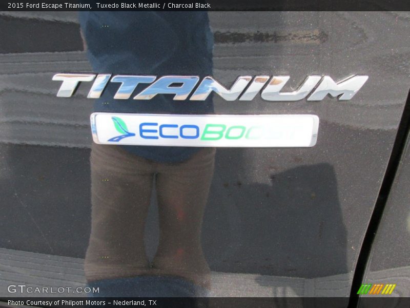 Tuxedo Black Metallic / Charcoal Black 2015 Ford Escape Titanium