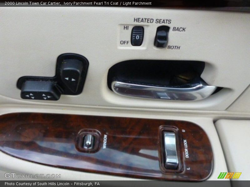 Ivory Parchment Pearl Tri Coat / Light Parchment 2000 Lincoln Town Car Cartier