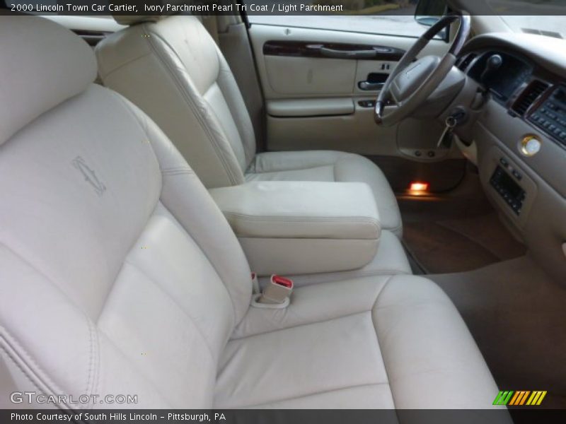 Ivory Parchment Pearl Tri Coat / Light Parchment 2000 Lincoln Town Car Cartier