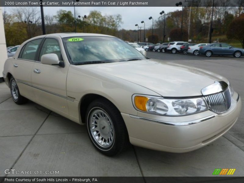 Ivory Parchment Pearl Tri Coat / Light Parchment 2000 Lincoln Town Car Cartier