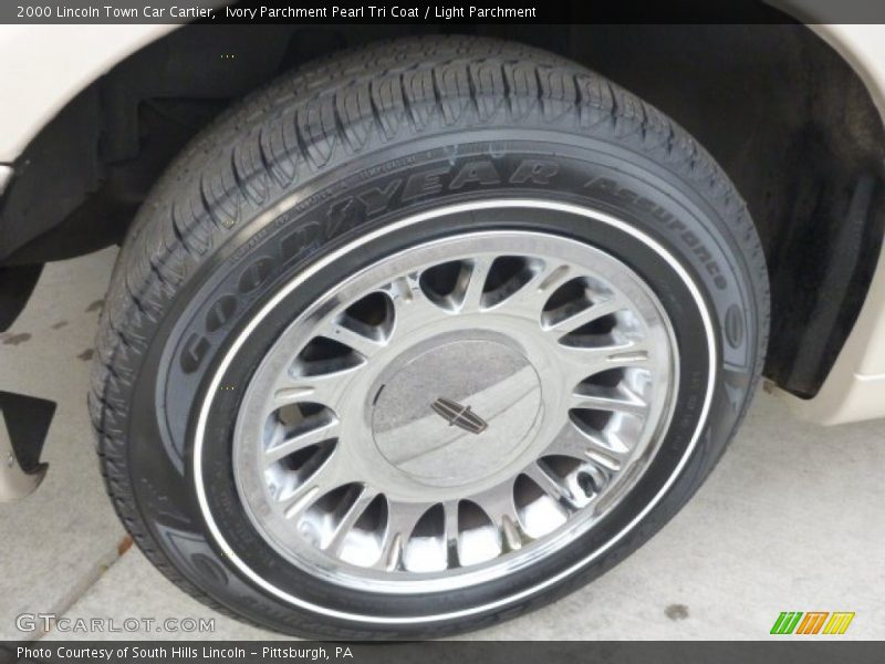 Ivory Parchment Pearl Tri Coat / Light Parchment 2000 Lincoln Town Car Cartier