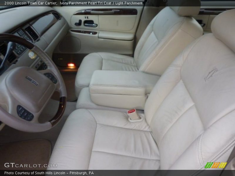 Ivory Parchment Pearl Tri Coat / Light Parchment 2000 Lincoln Town Car Cartier