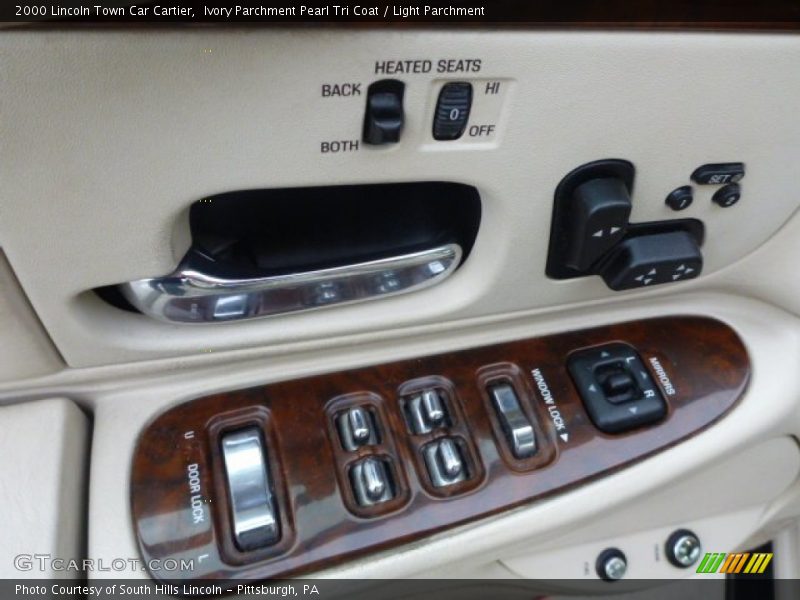 Ivory Parchment Pearl Tri Coat / Light Parchment 2000 Lincoln Town Car Cartier