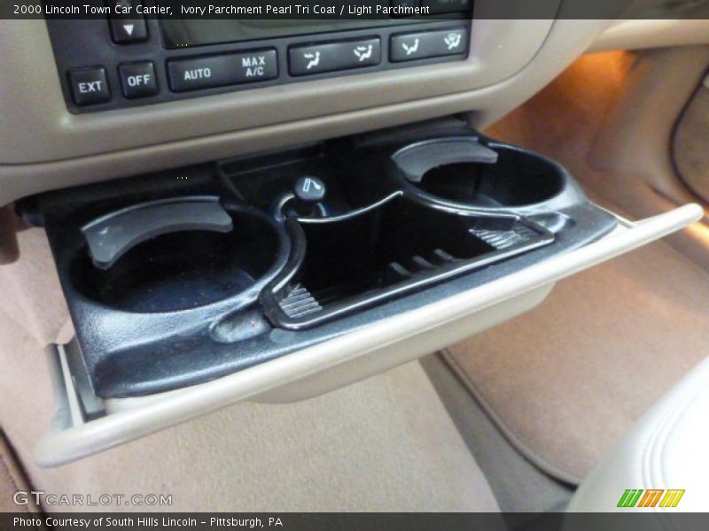 Ivory Parchment Pearl Tri Coat / Light Parchment 2000 Lincoln Town Car Cartier