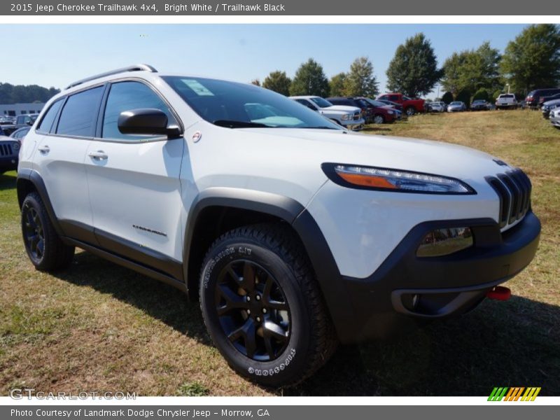 Front 3/4 View of 2015 Cherokee Trailhawk 4x4