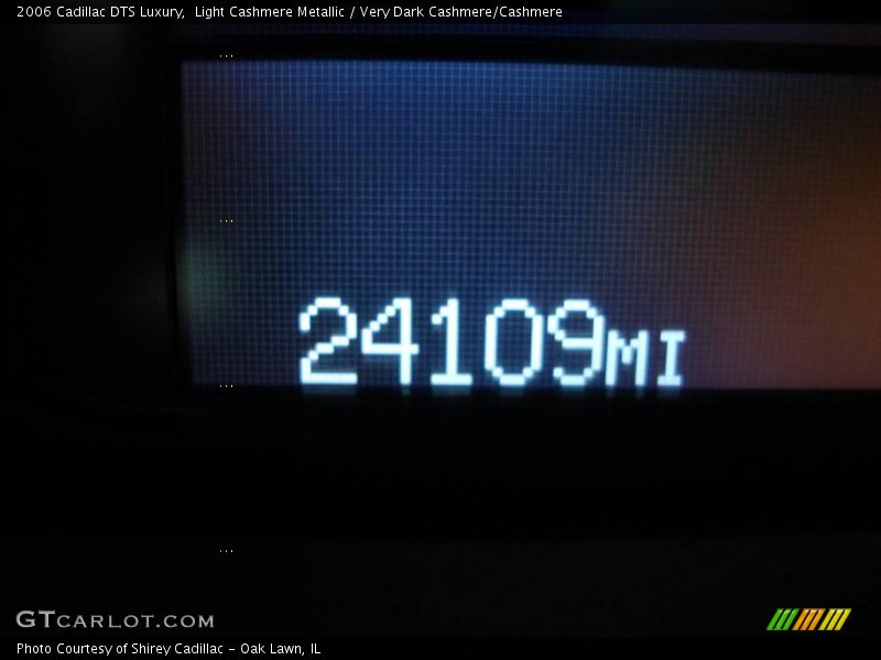 Light Cashmere Metallic / Very Dark Cashmere/Cashmere 2006 Cadillac DTS Luxury