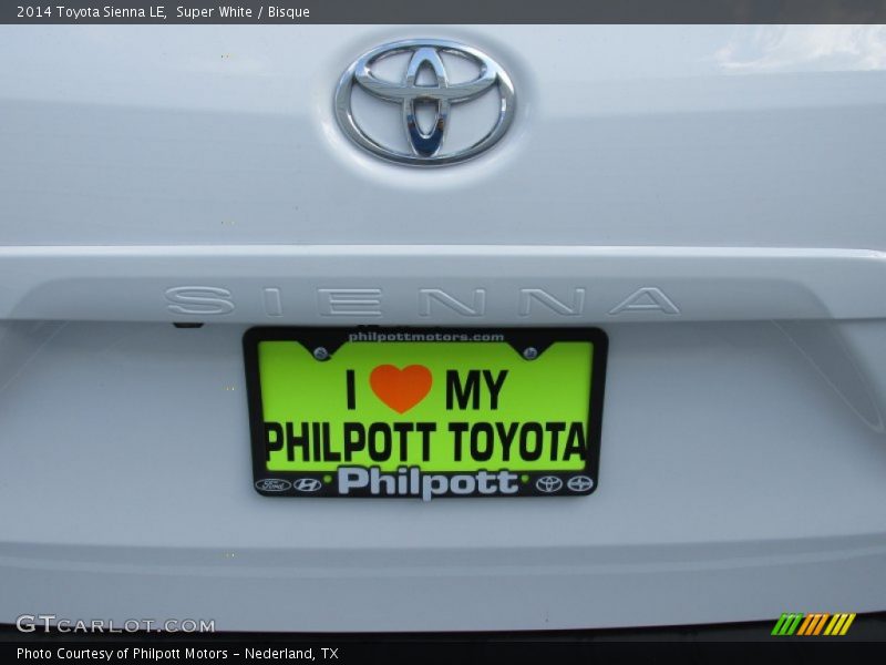 Super White / Bisque 2014 Toyota Sienna LE